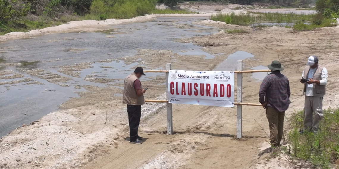 Profepa clausura banco de extracción ilegal en el río Colotepec y evita mayor daño ambiental
