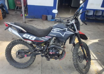 Policía Municipal asegura motocicleta con presuntas alteraciones en sus numerales