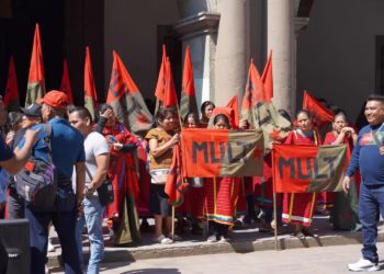 Protestan integrantes del MULT frente a Palacio de Gobierno; exigen justicia por Adriana y Virginia Ortiz García.