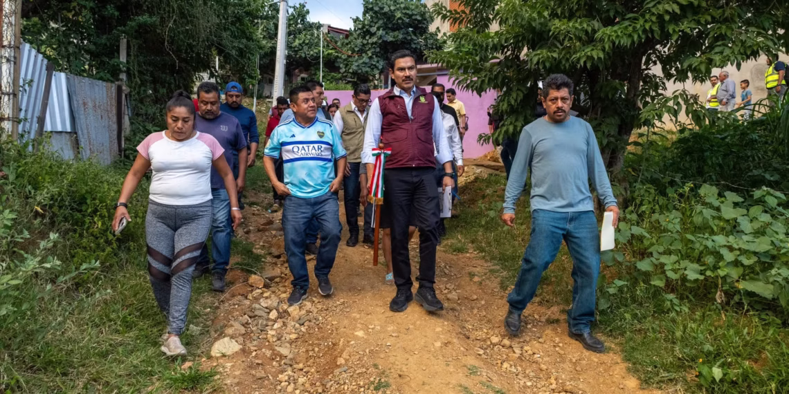 Ray Chagoya recorre Loma Rancho y Los Molinos para atender necesidades vecinales