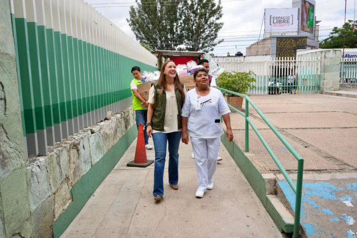 DIF Municipal de Oaxaca de Juárez entrega kits de maternidad en el Hospital Aurelio Valdivieso