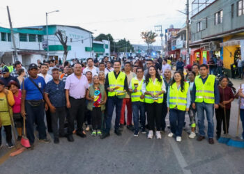 Con tequio, comerciantes, vecinas, vecinos y autoridades mejoran la imagen de la Central de Abasto