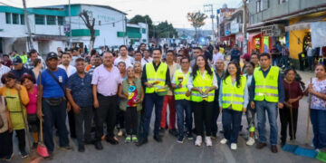 Con tequio, comerciantes, vecinas, vecinos y autoridades mejoran la imagen de la Central de Abasto